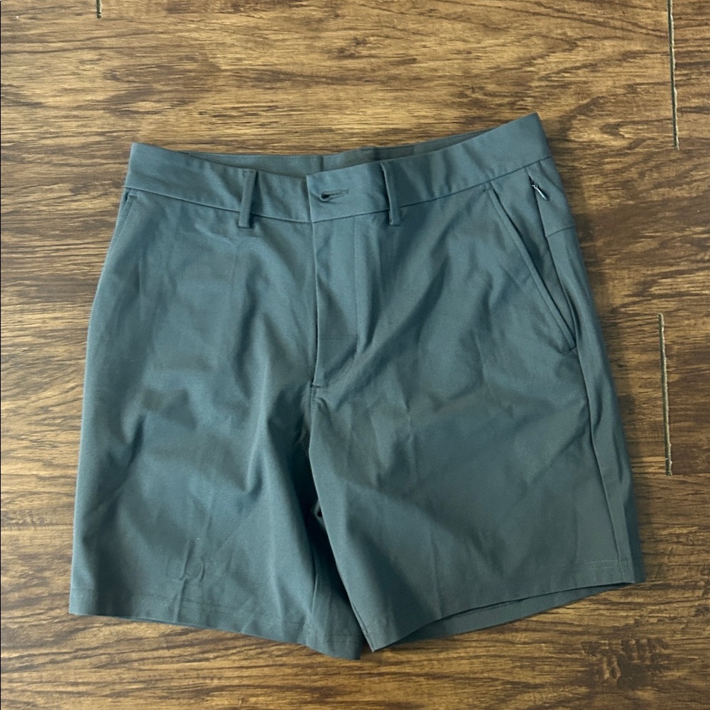 Old Navy Men's Flat-Front Performance Shorts - Dark Green